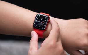 Apple Watch tương lai sẽ có camera và flash ẩn dưới màn hình?