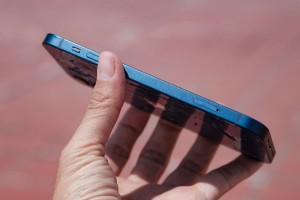 Mặt lưng iPhone 12 sẽ dễ vỡ