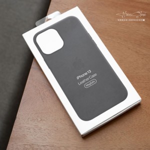 Trên tay ốp da (leather case) hãng Apple dành cho iPhone 13 Series
