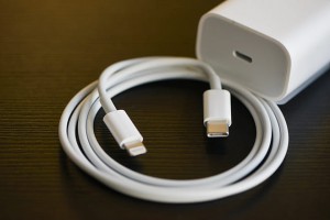 Apple iPhone 13 sẽ hỗ trợ sạc có dây 25W