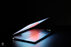 Lỗi laptop tự tắt màn hình nguyên nhân và cách khắc phục