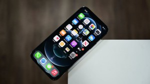 Mỹ xem xét luật cấm cài sẵn các ứng dụng Apple trên iPhone