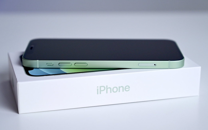 Apple cân nhắc việc loại bỏ tất cả phụ kiện iPhone khỏi hộp máy